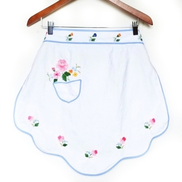 Vintage Other - Vintage Hand-Embroidered Floral Waist/Half Apron
